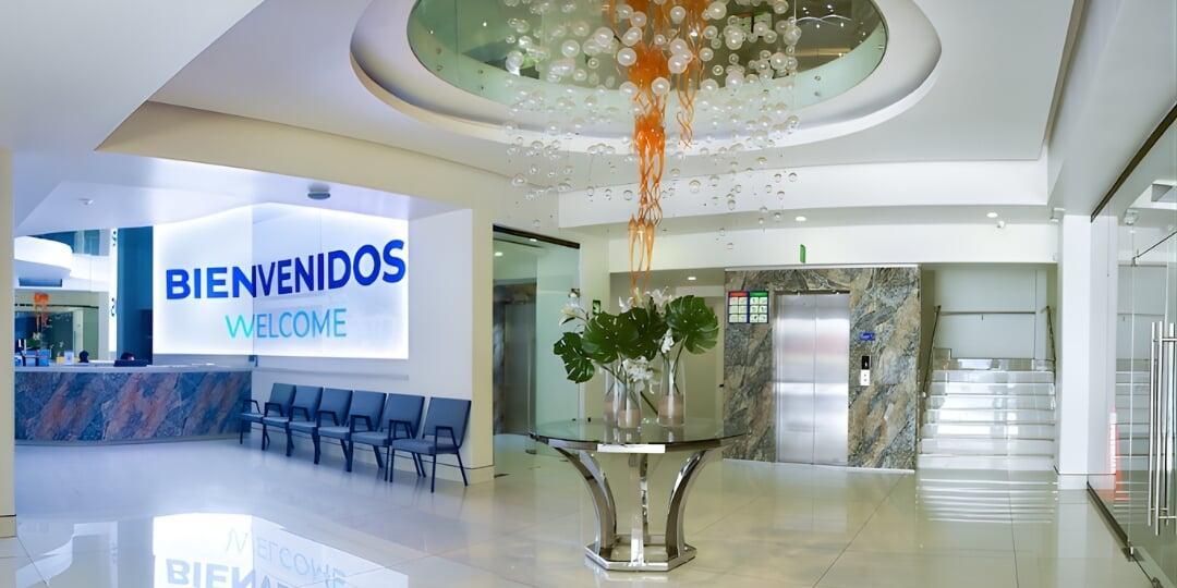 Dental chair at EnamelDent Tijuana, specialist clinic in dental implants and smile design